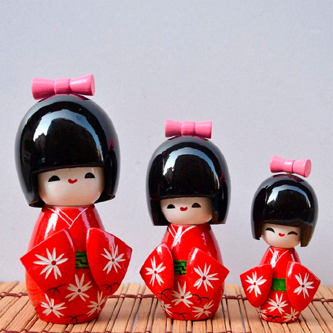 Ensemble de Poupées Kokeshi Traditionnelles en Kimono Rouge