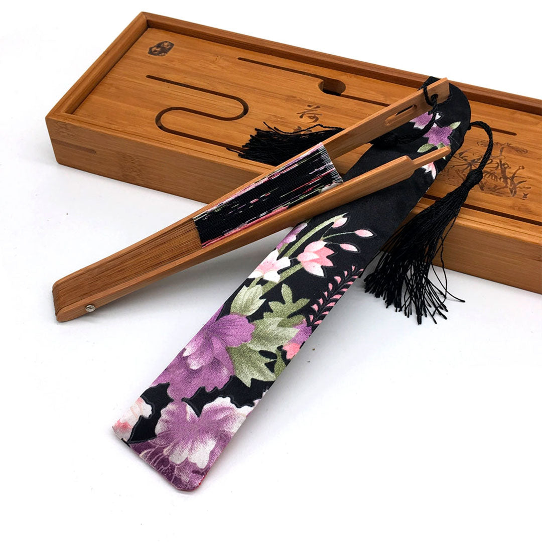 Éventail Japonais en Tissu Noir Floral