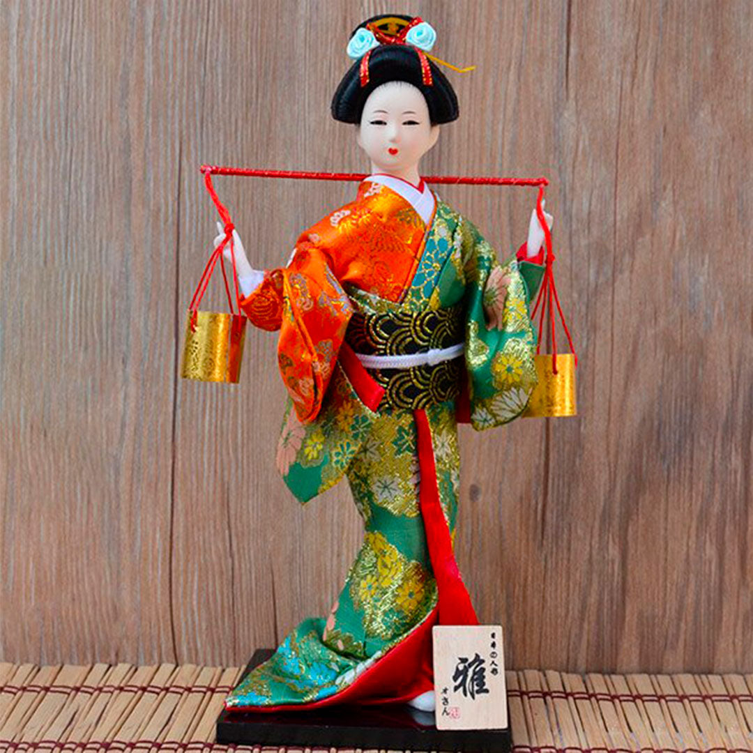 Figurine de Geisha avec Seaux d'Or et Kimono Multicolore