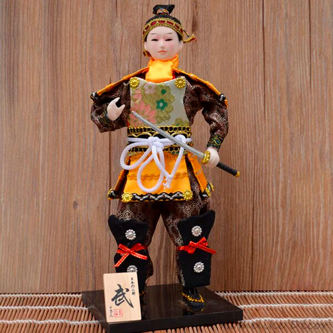 Figurine de Guerrier Japonais en Armure Traditionnelle