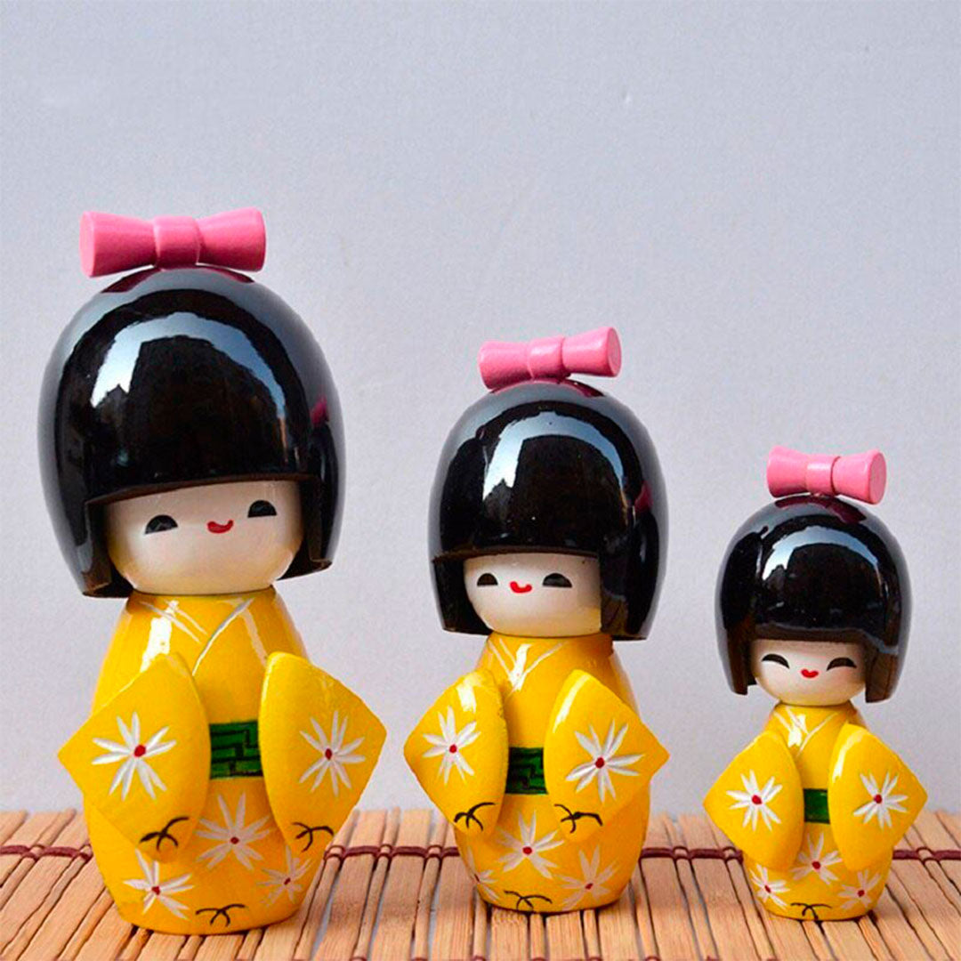 Ensemble de Poupées Kokeshi Traditionnelles en Kimono Jaune