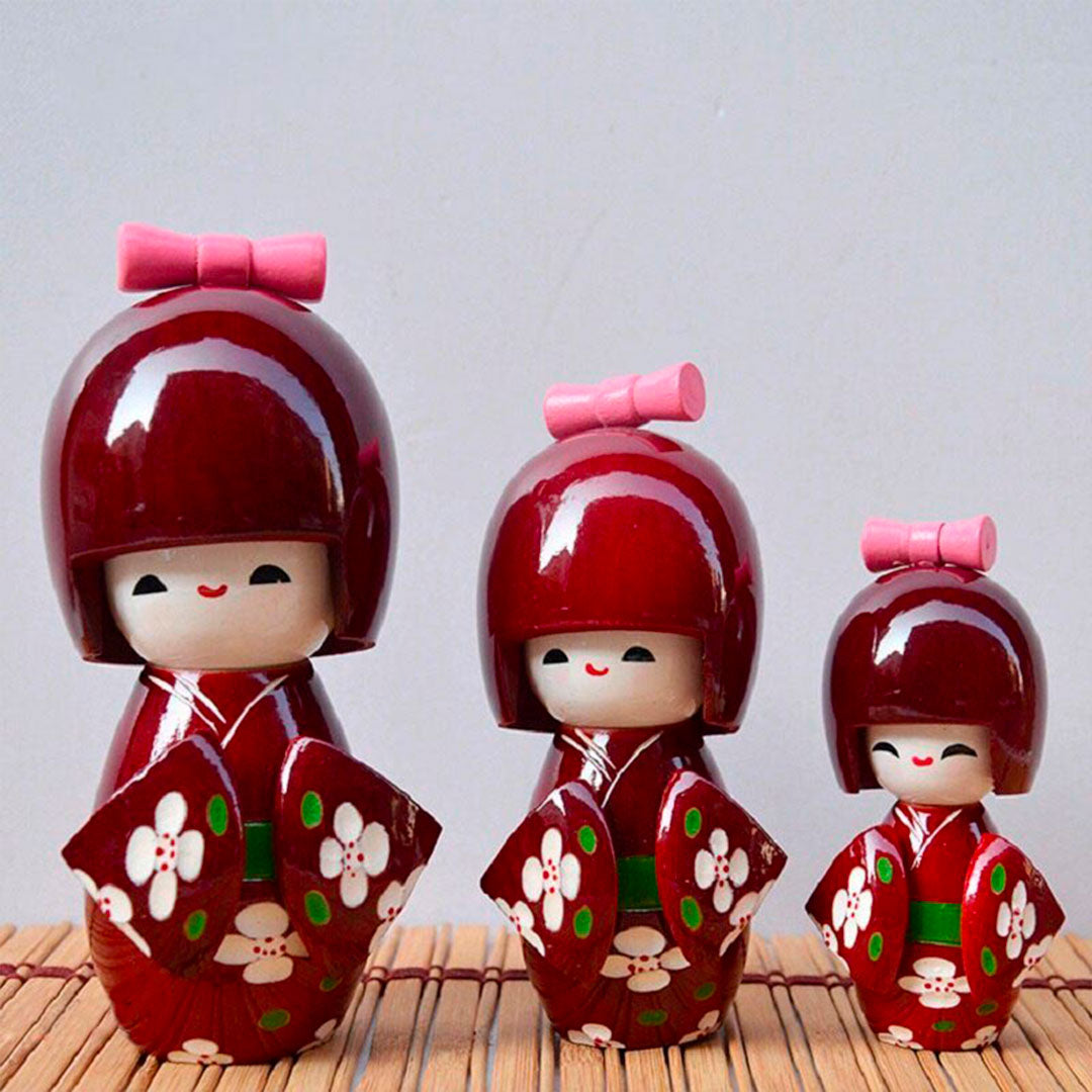 Ensemble de Poupées Kokeshi Traditionnelles en Kimono Rouge Bordeau